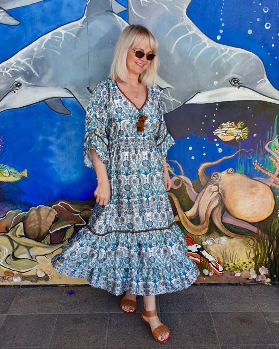 Image of woman by dolphin mural from the post How to Look Stylish - Style Advice, Simple Fashion Tips