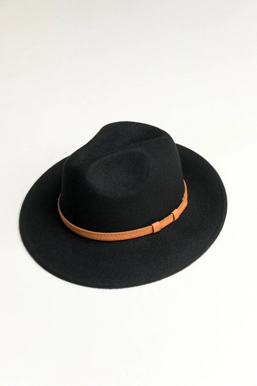 Empire hat in black. A great boho style hat.